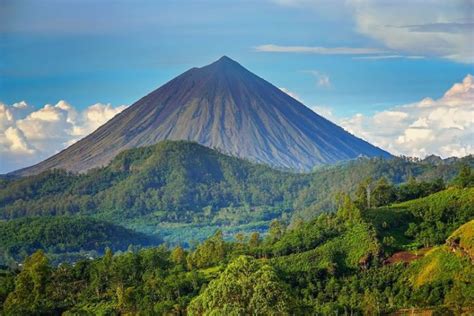 gunung yang bisa di daki di indonesia
